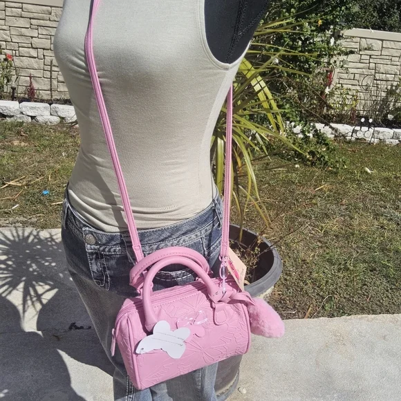 BETSEY JOHNSON PINK EMBOSSED BUTTERFLY BARREL CROSSBODY w/FLUFFY HEART TASSEL - Picture 8 of 10